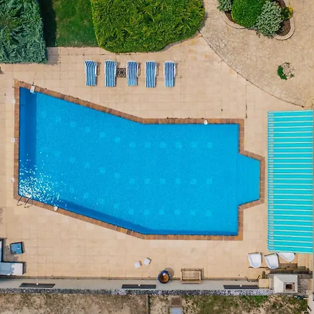 Villa Superbe Avec Piscine Et Vue Sur Le Village *